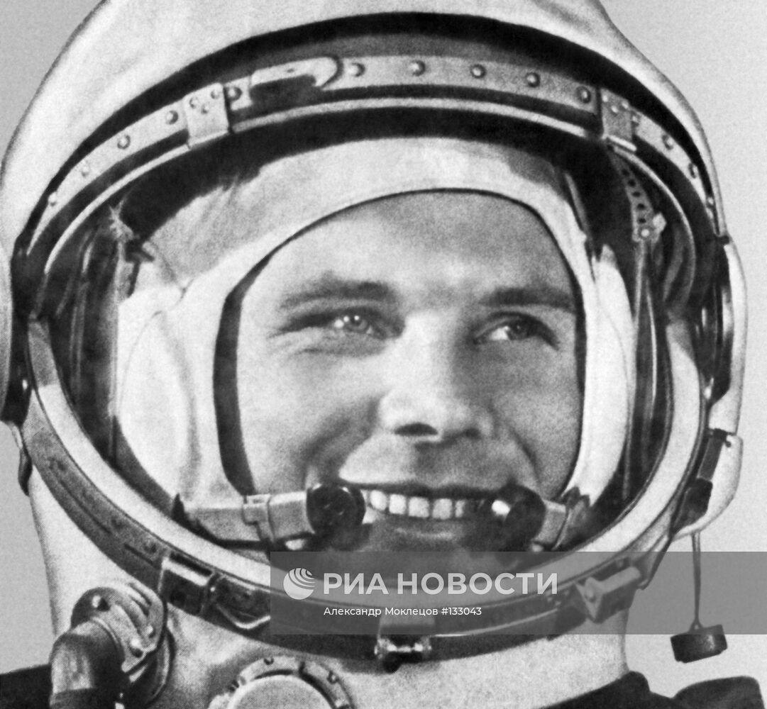 Юрий Алексеевич Гагарин в скафандре