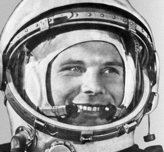 Юрий Алексеевич Гагарин в скафандре