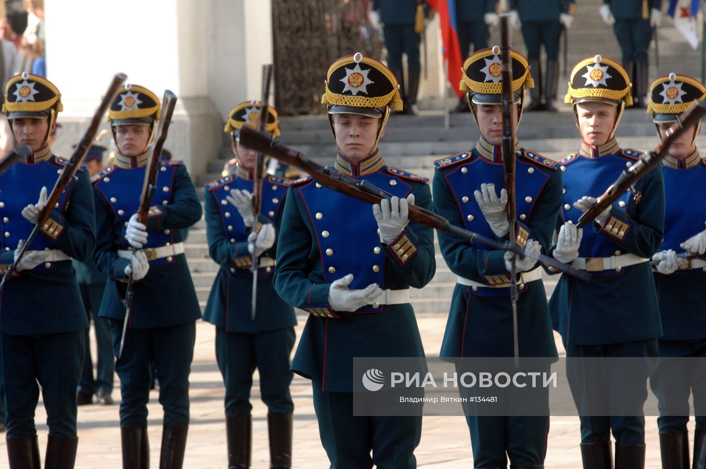 Выступление солдат президентского полка