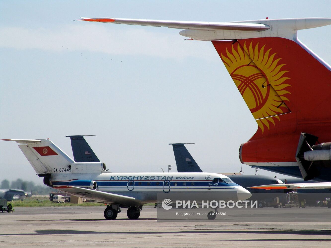 Самолет Як-40 авиакомпании "Кыргызстан
