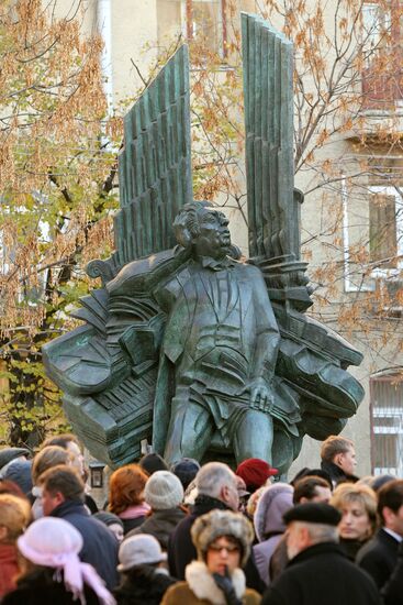 Открытие памятника А. Хачатуряну
