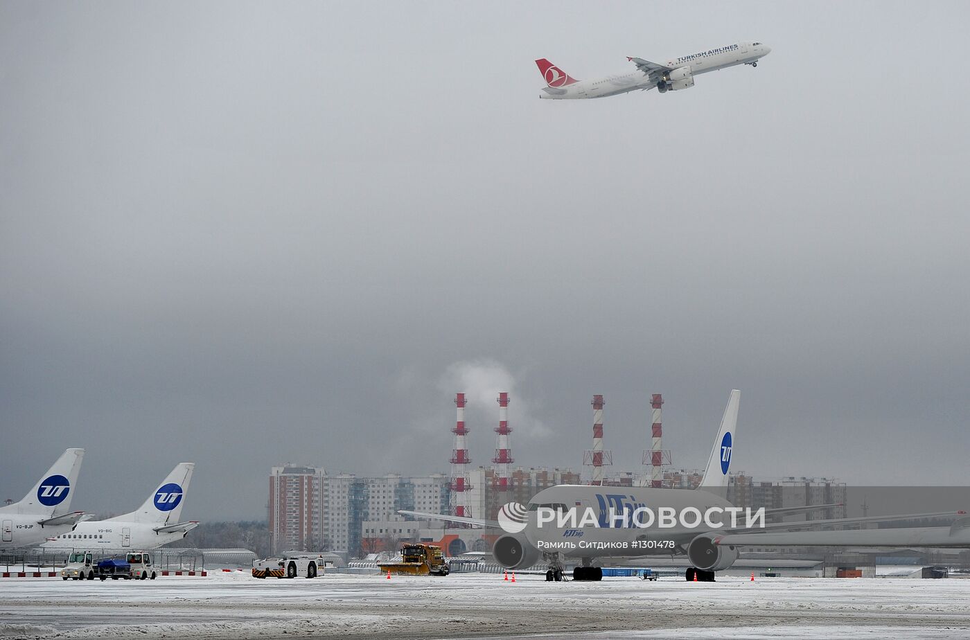 Уборка снега в аэропорту "Внуково"