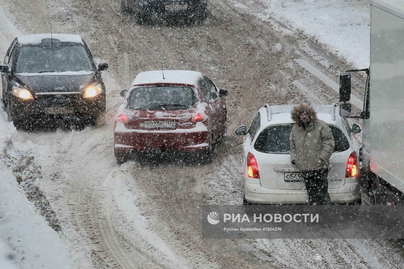 Последствия снегопада в Москве