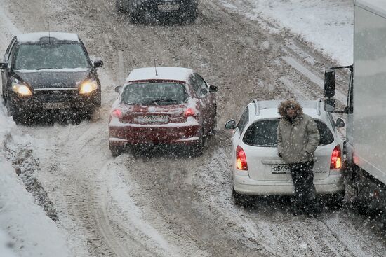 Последствия снегопада в Москве