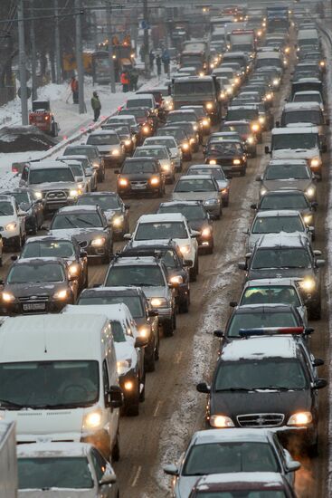 Последствия снегопада в Москве