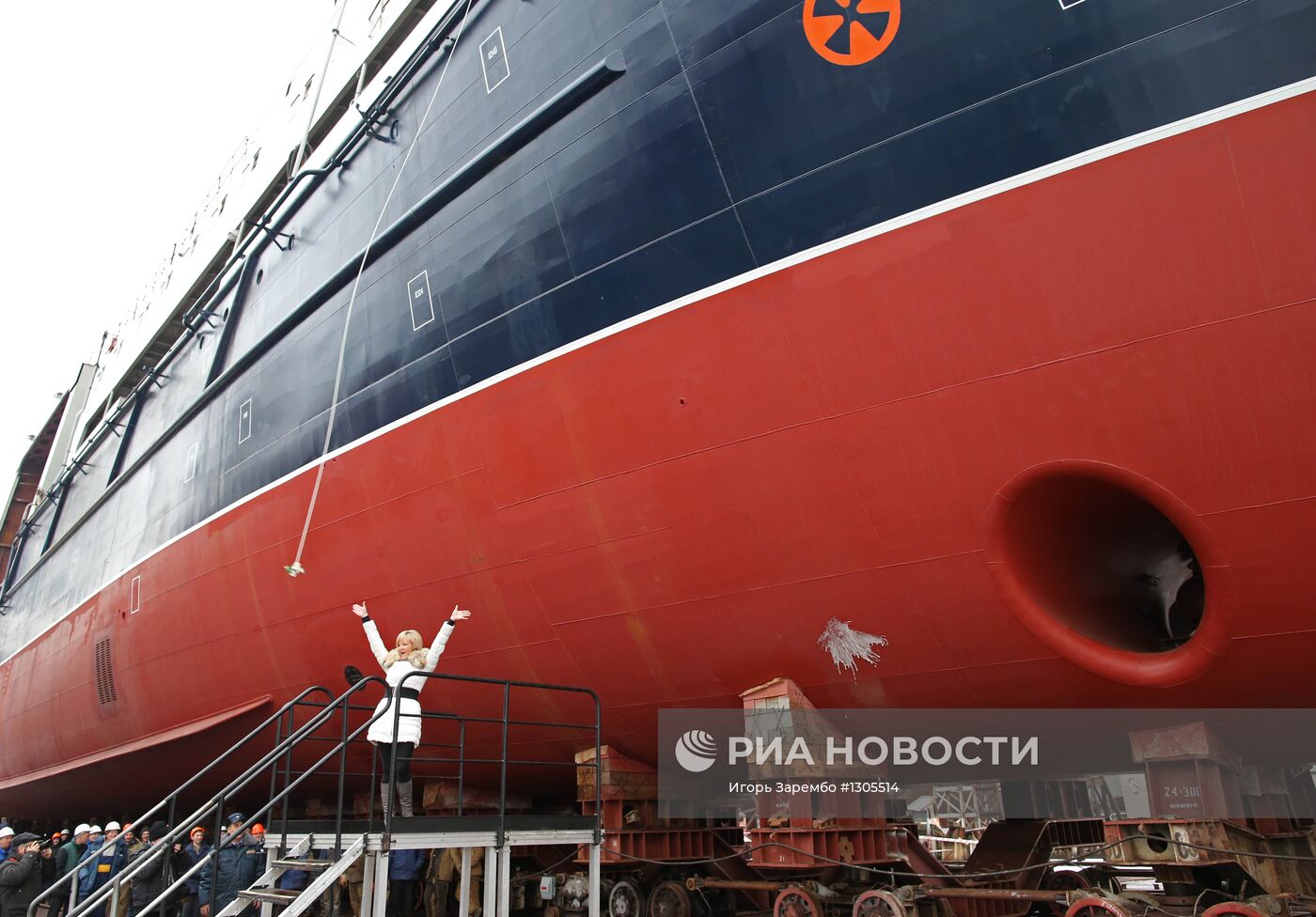 Спуск на воду океанографического судна "Янтарь"