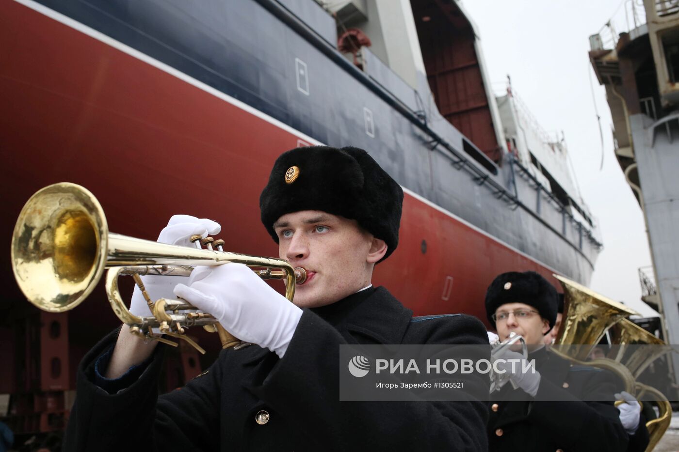 Спуск на воду океанографического судна "Янтарь"