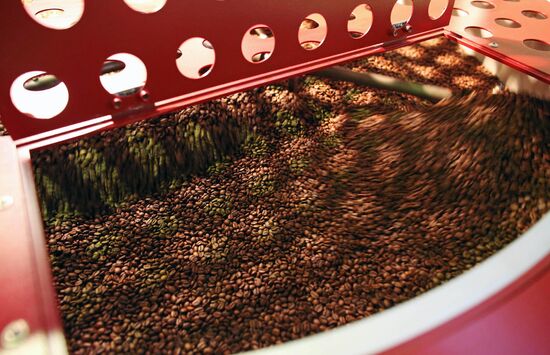 Производство кофе на предприятии корпорации "Союз"