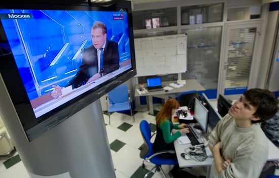 Трансляция интервью Д.Медведева российским телеканалам
