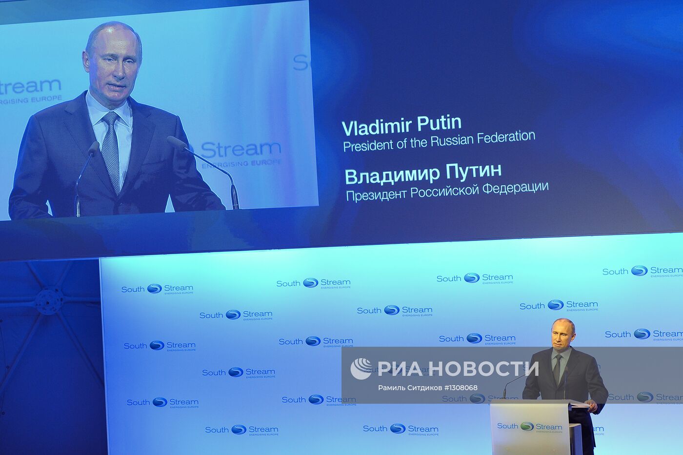 В.Путин принял участие в запуске проекта газопровода "Южный пото