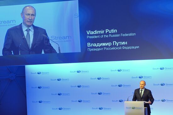 В.Путин принял участие в запуске проекта газопровода "Южный пото