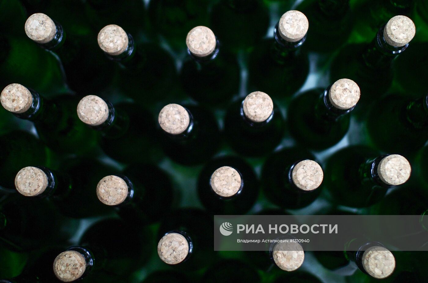 Работа московского завода шампанских вин "Корнет"