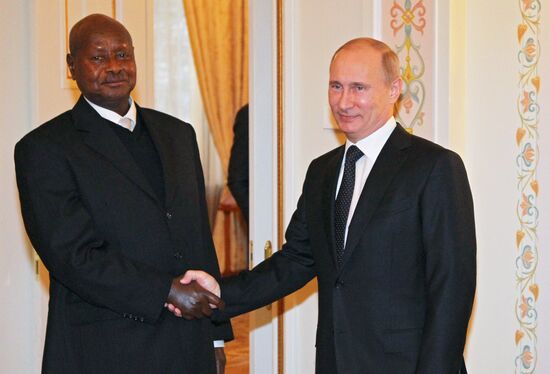 В.Путин встретился с Й.Мусевени