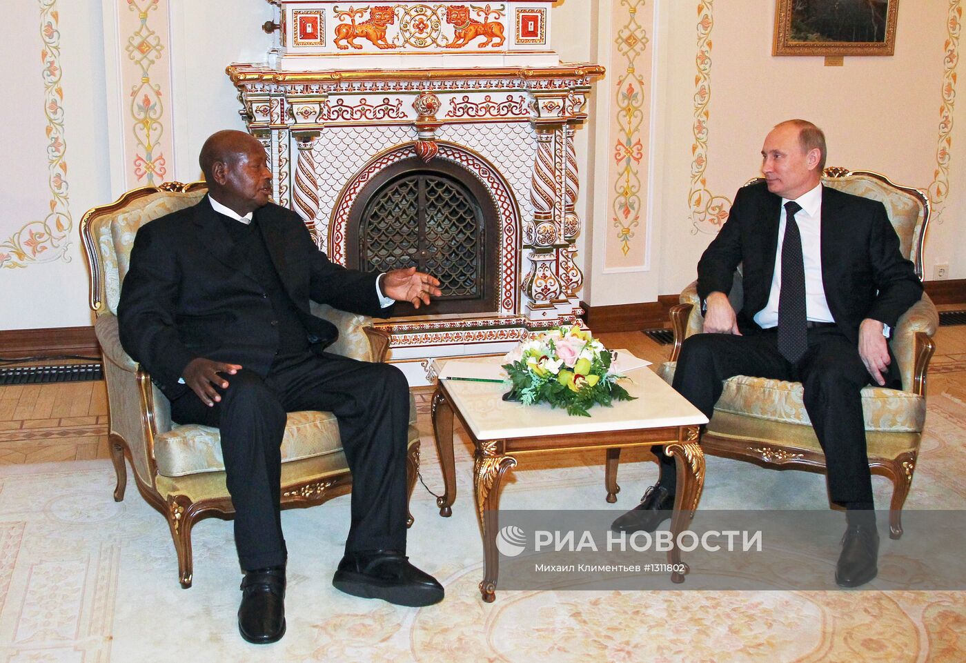 В.Путин встретился с Й.Мусевени