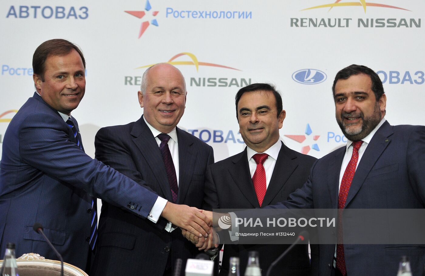 Подписание соглашения между ОАО "АвтоВАЗ" и Renault-Nissan