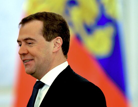 Д.Медведев слушает послание президента РФ Федеральному Собранию