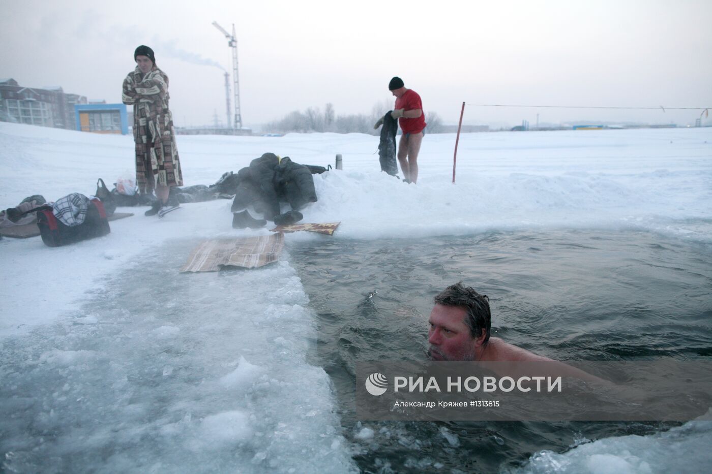 Купание "моржей" в Новосибирске