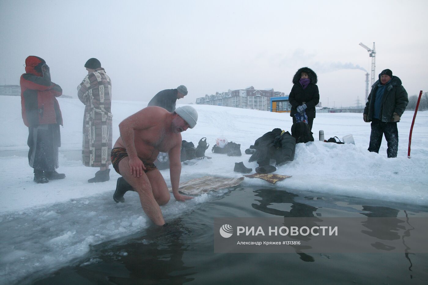 Купание "моржей" в Новосибирске