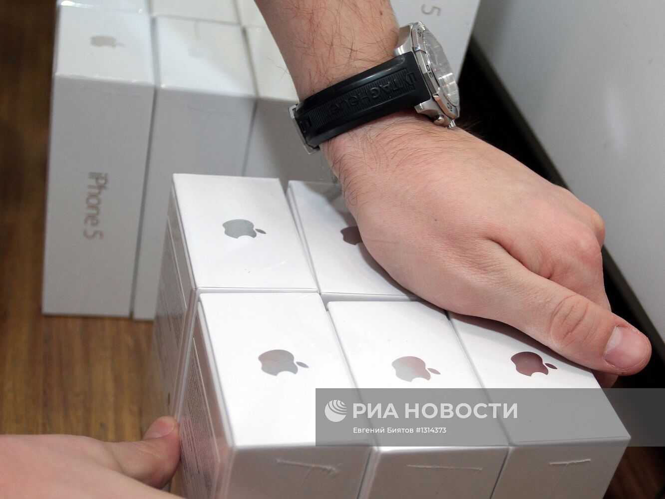Официальный старт продажи iPhone 5 в России