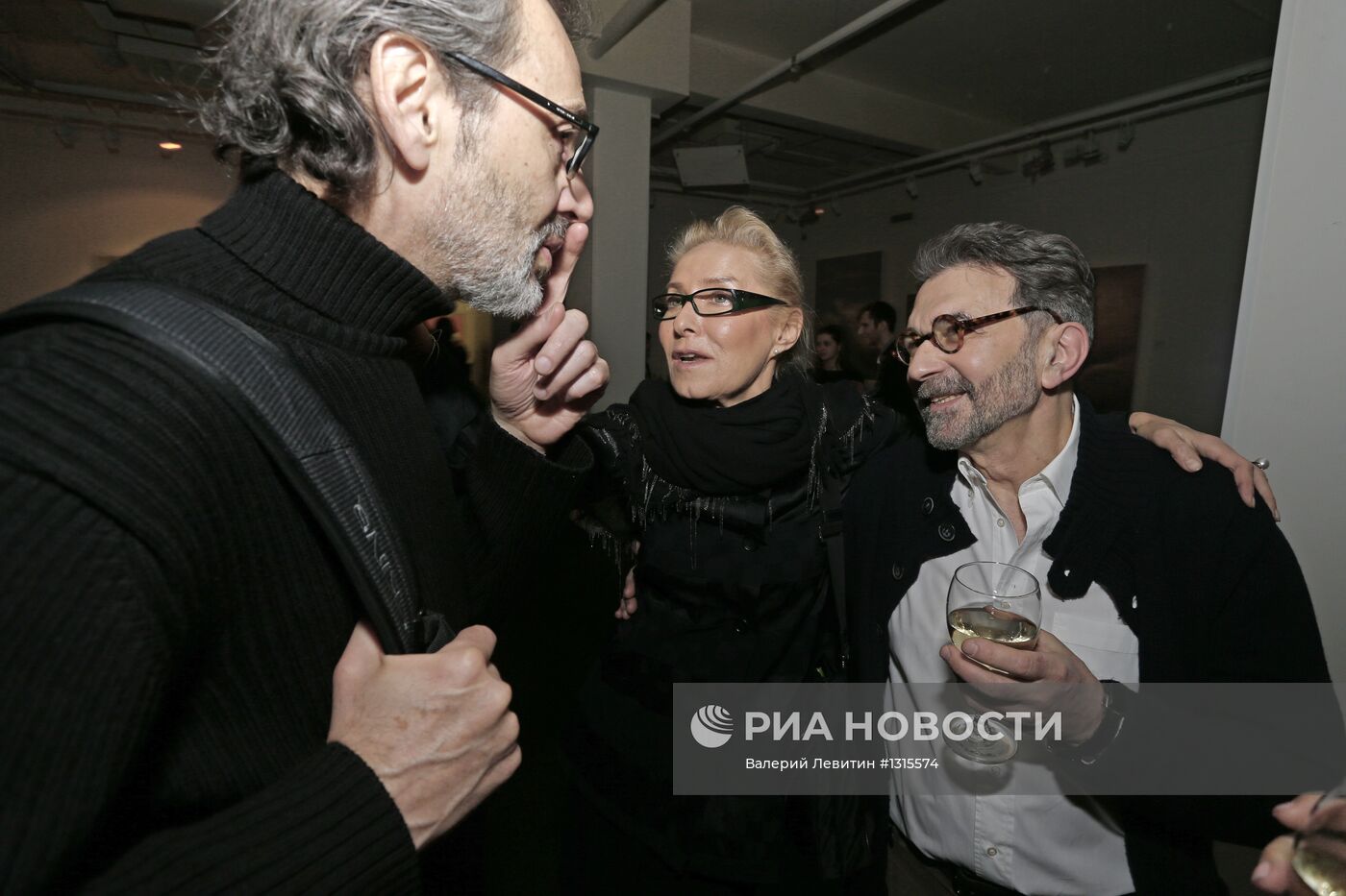 Открытие выставки Александры Вертинской "Переменная облачность"