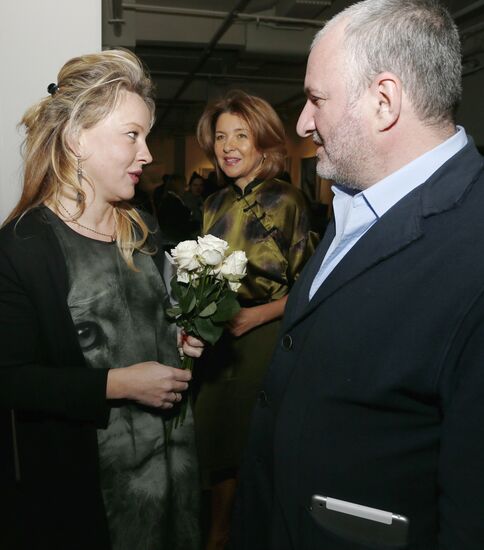 Открытие выставки Александры Вертинской "Переменная облачность"