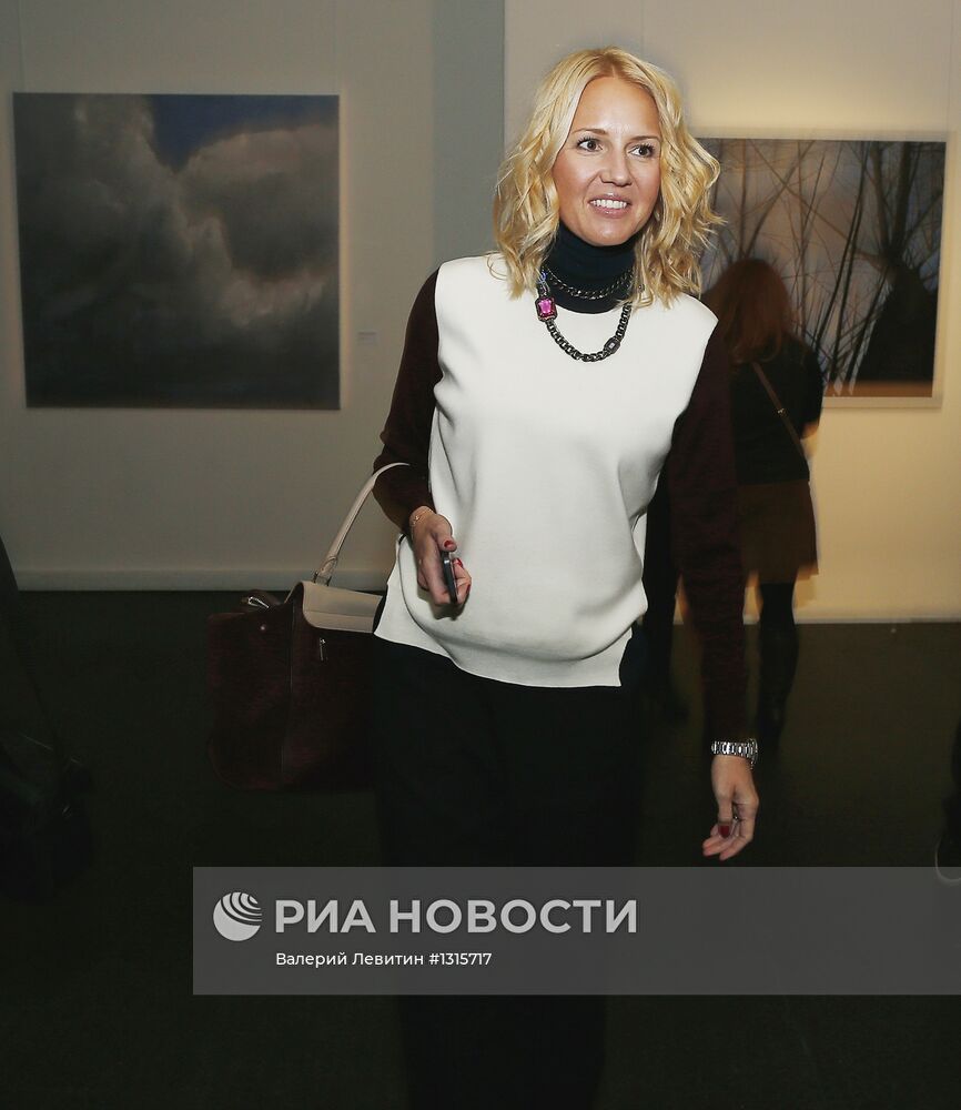 Открытие выставки Александры Вертинской "Переменная облачность"