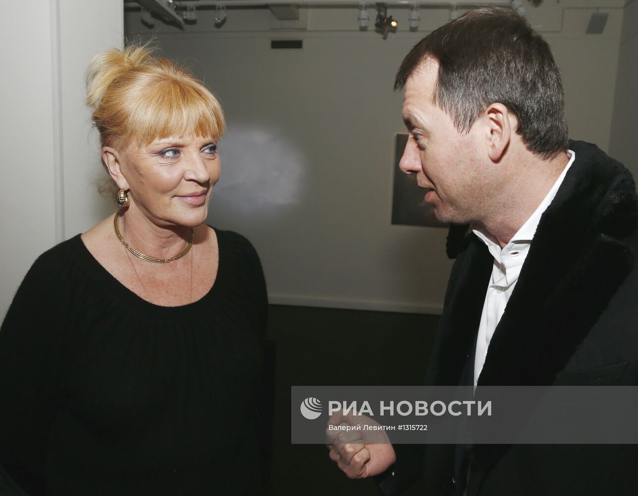 Открытие выставки Александры Вертинской "Переменная облачность"