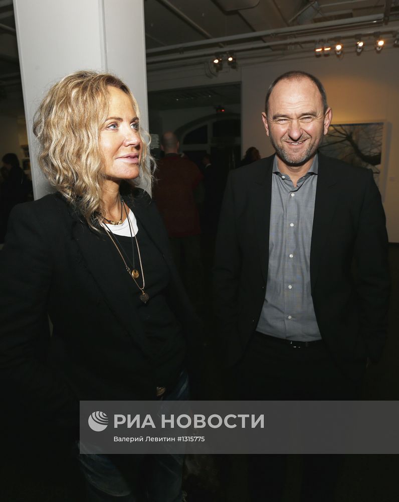 Открытие выставки Александры Вертинской "Переменная облачность"