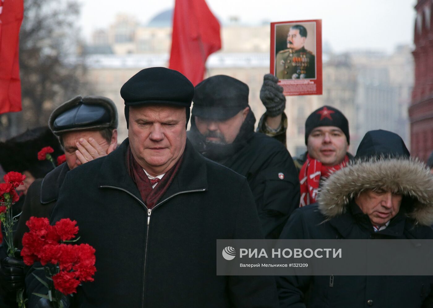 Возложение цветов к могиле И.В.Сталина у Кремлевской стены