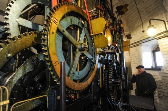 Куранты на Спасской башне Московского Кремля