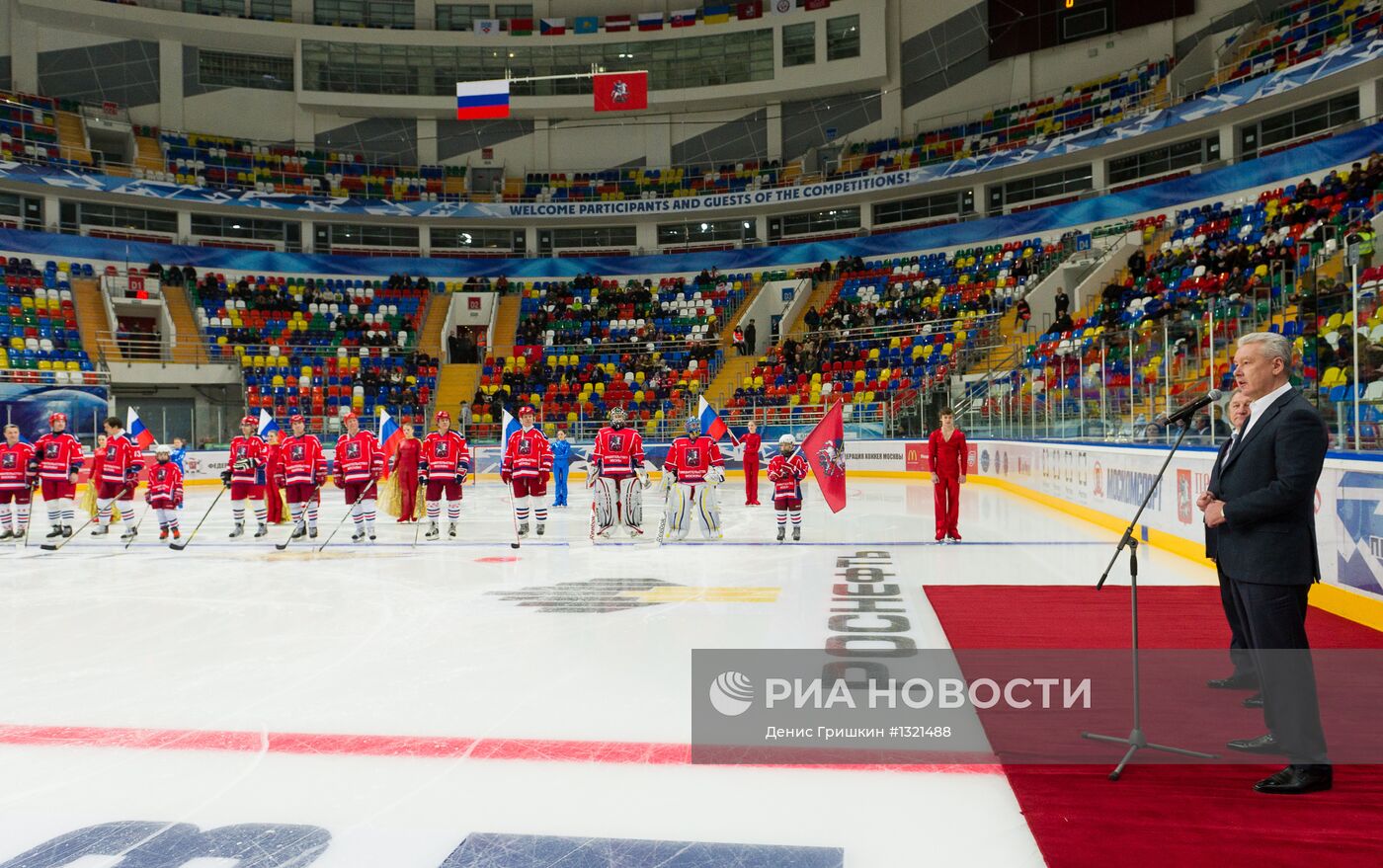 Открытие зимнего хоккейного сезона во дворце спорта "Мегаспорт"