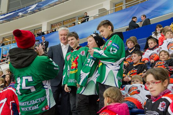 Открытие зимнего хоккейного сезона во дворце спорта "Мегаспорт"