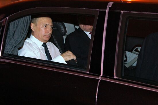 В.Путин прибыл с официальным визитом в Индию