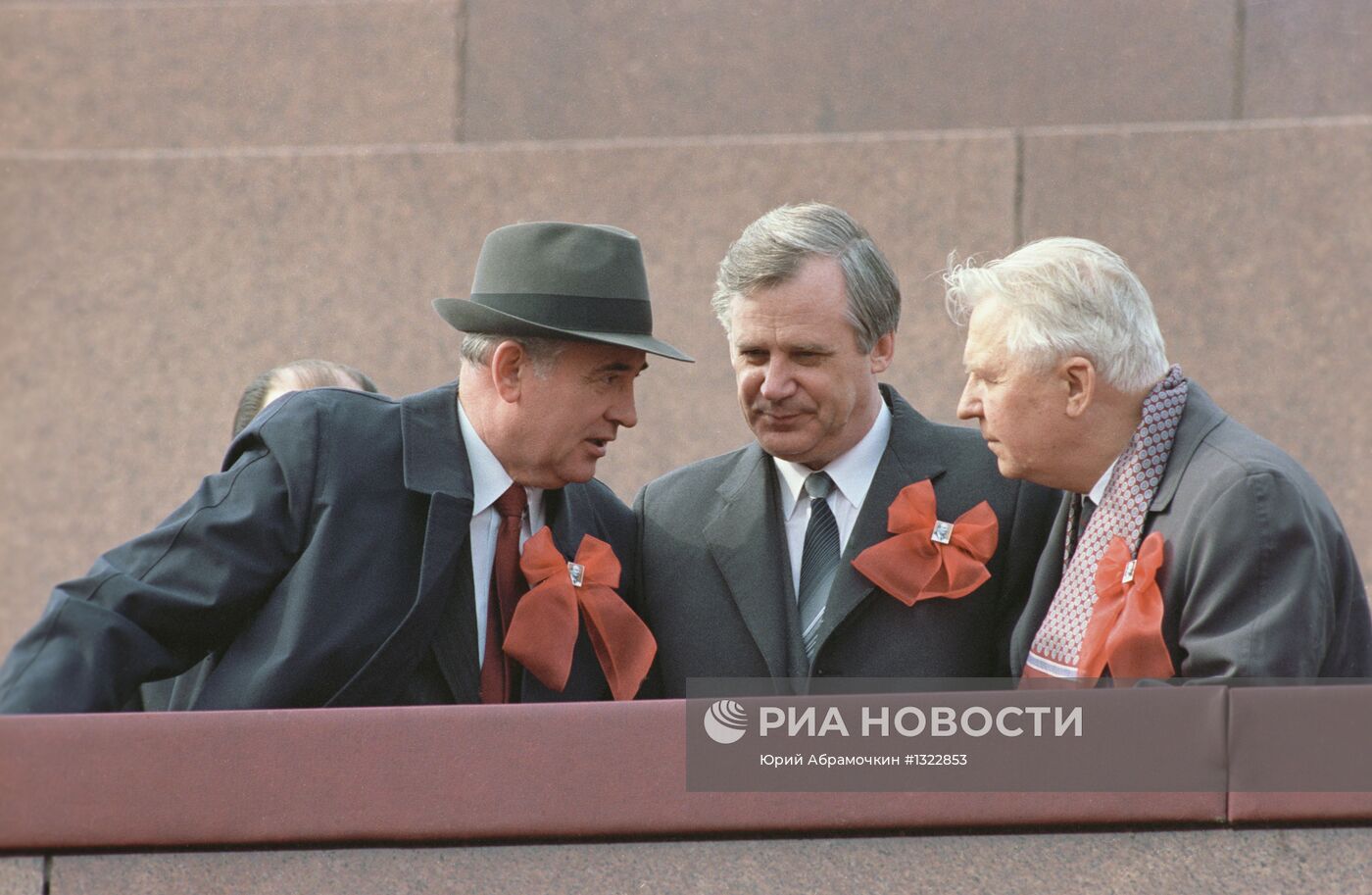 М.С. Горбачев, Н.И. Рыжков и Е.К. Лигачев