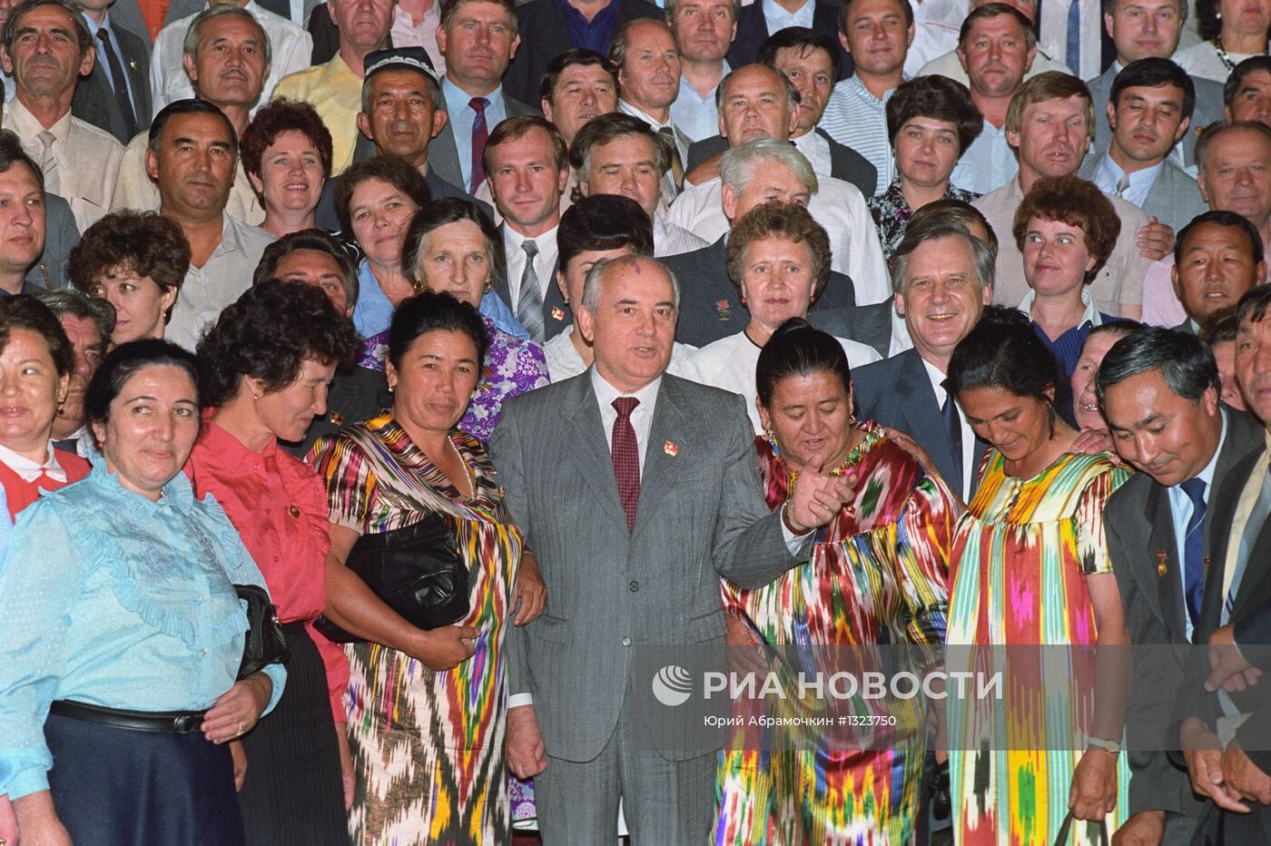 М.С. Горбачев с депутатами