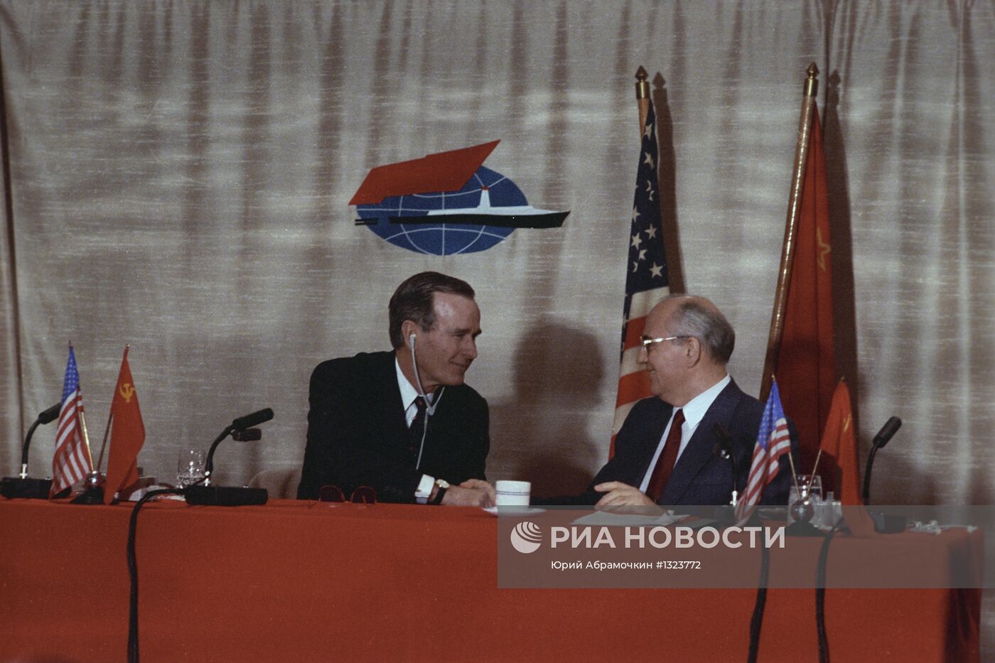 М.С. Горбачев и Дж. Буш-старший