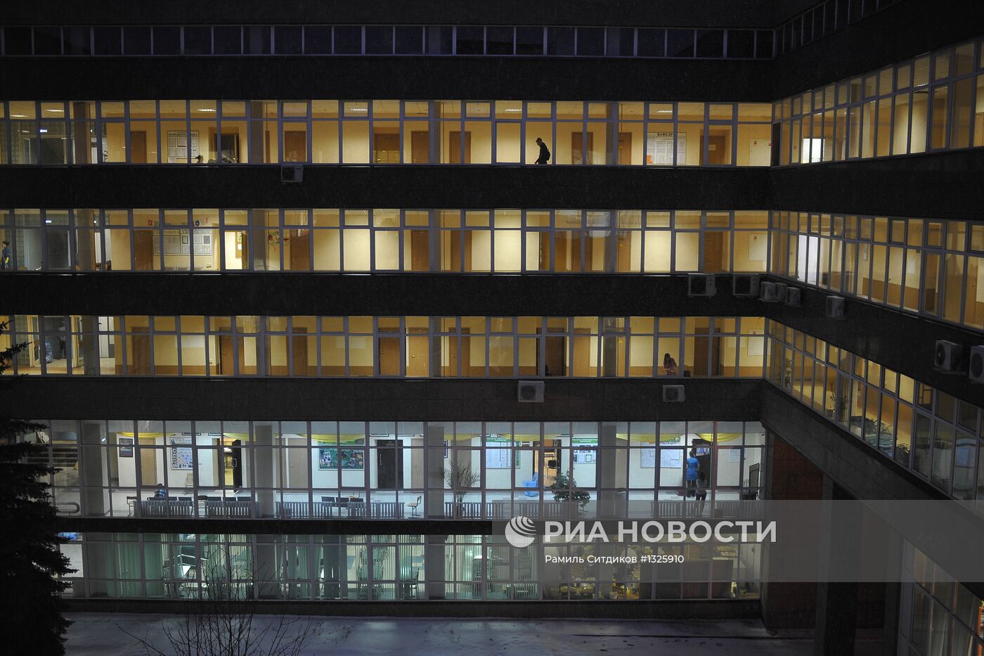 Студенты РГТЭУ забаррикадировались в здании университета