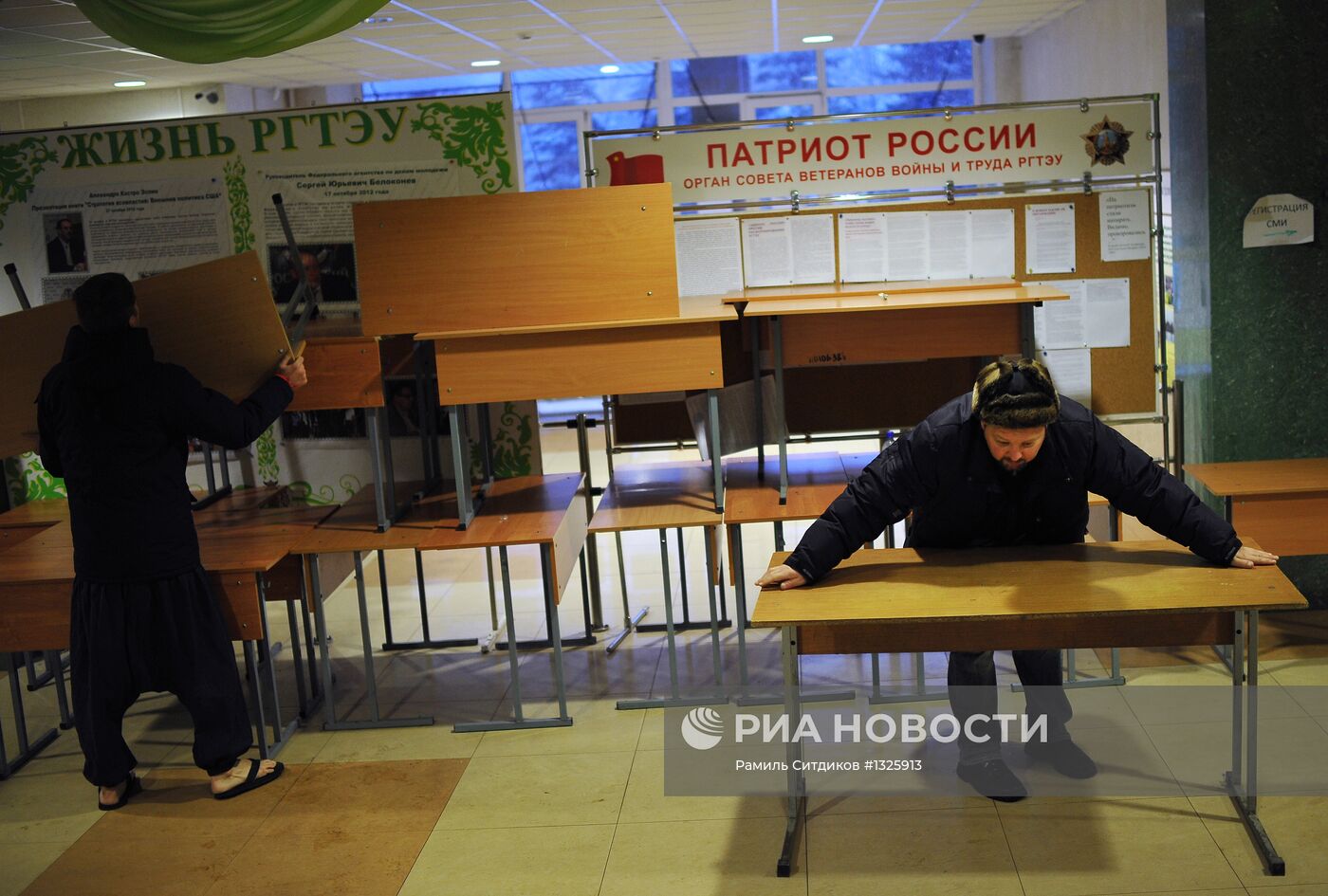 Студенты РГТЭУ забаррикадировались в здании университета