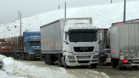 Автомобильная пробка на трассе М-5 в Челябинской области