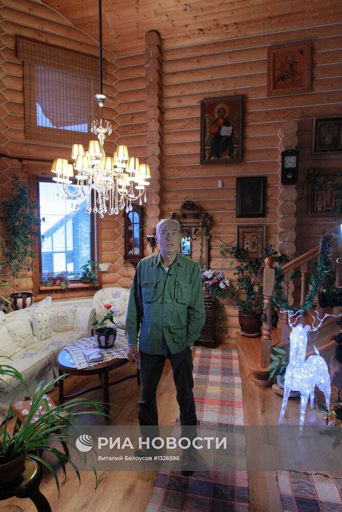 Актер Борис Щербаков у себя дома