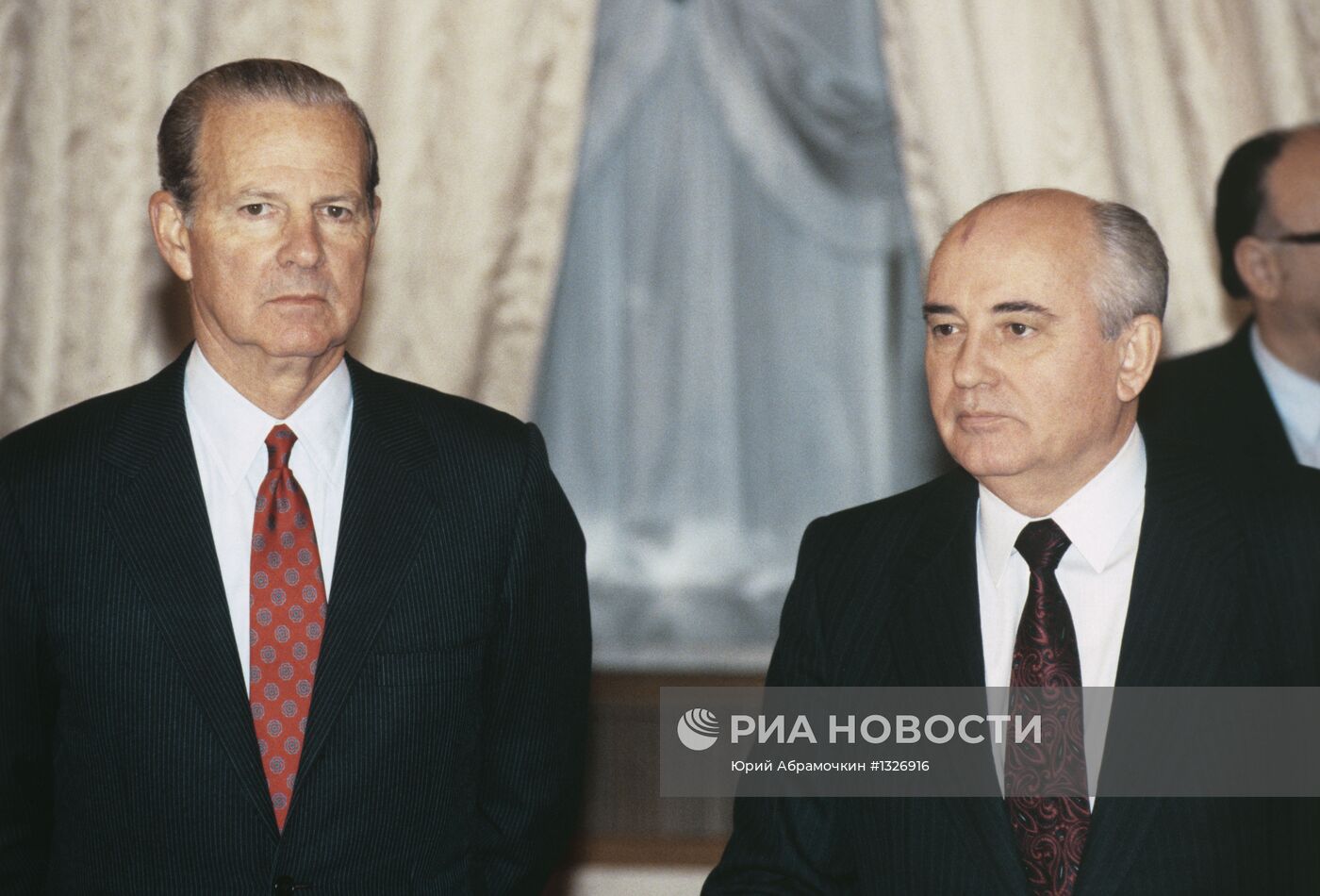 М. С. Горбачев и Дж. Бейкер
