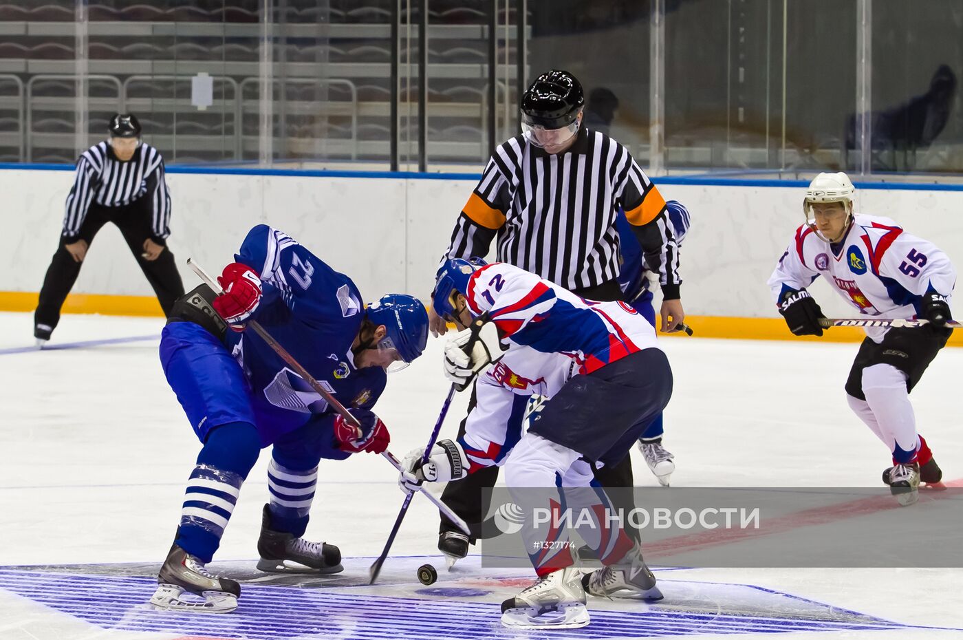 Первый хоккейный матч в ледовом дворце "Большой" в Сочи