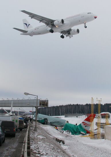 Последствия крушения самолета ТУ-204 в аэропорту "Внуково"