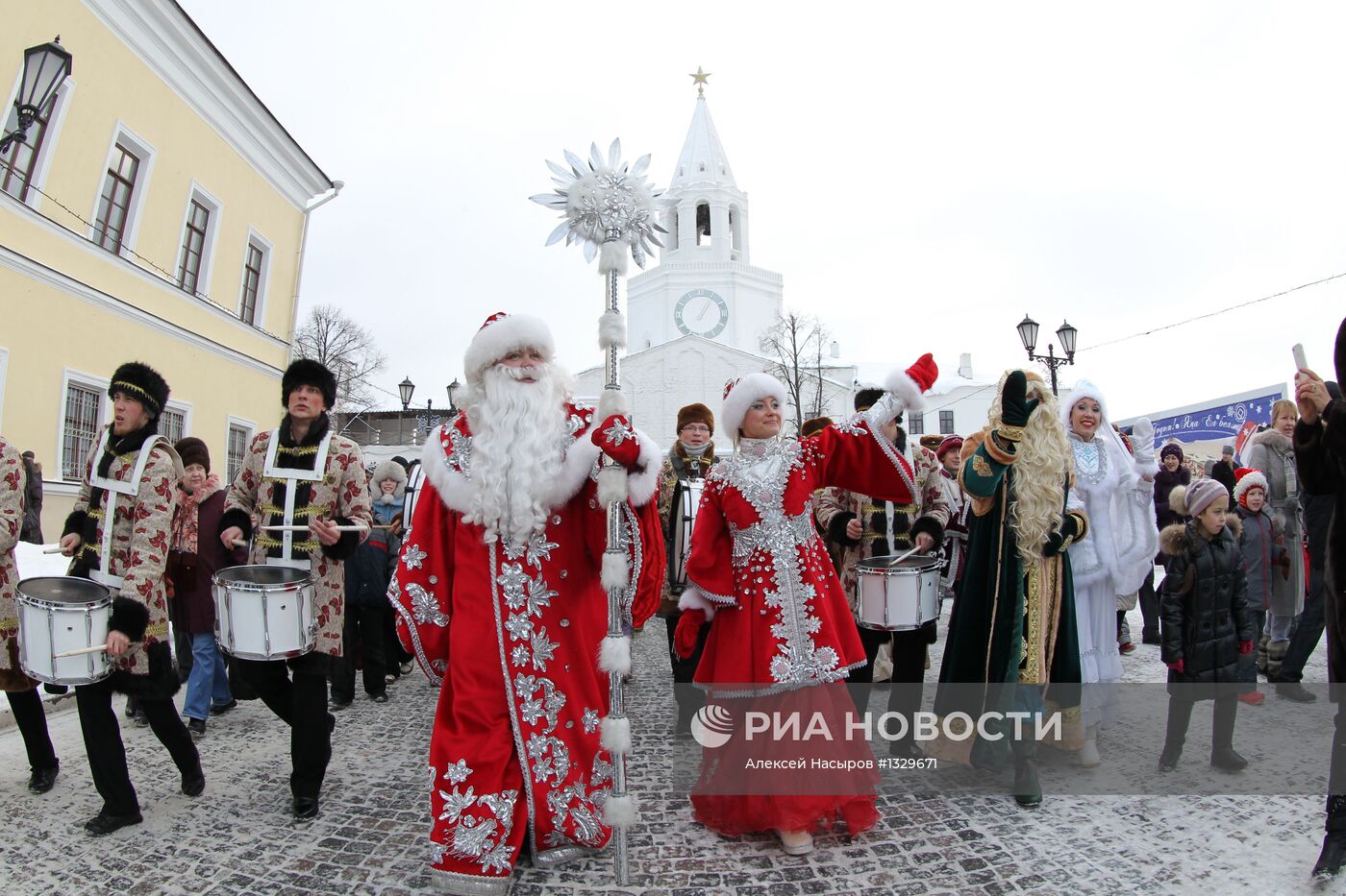 Дед Мороз и Снегурочка прибыли из Великого Устюга в Казань