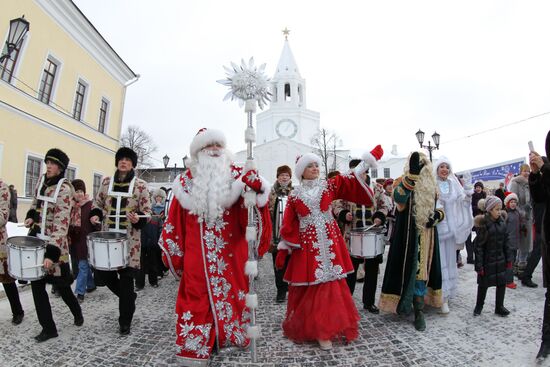 Дед Мороз и Снегурочка прибыли из Великого Устюга в Казань