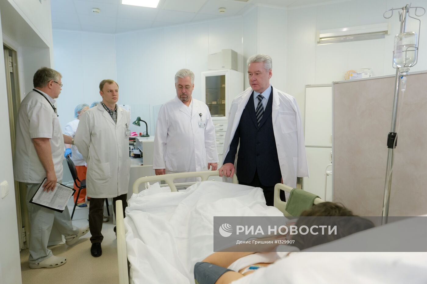 С.Собянин навестил в больнице пострадавших в аварии ТУ-204
