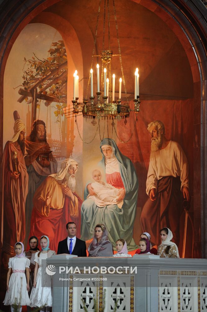 Д.Медведев на Рождественском богослужении в Москве