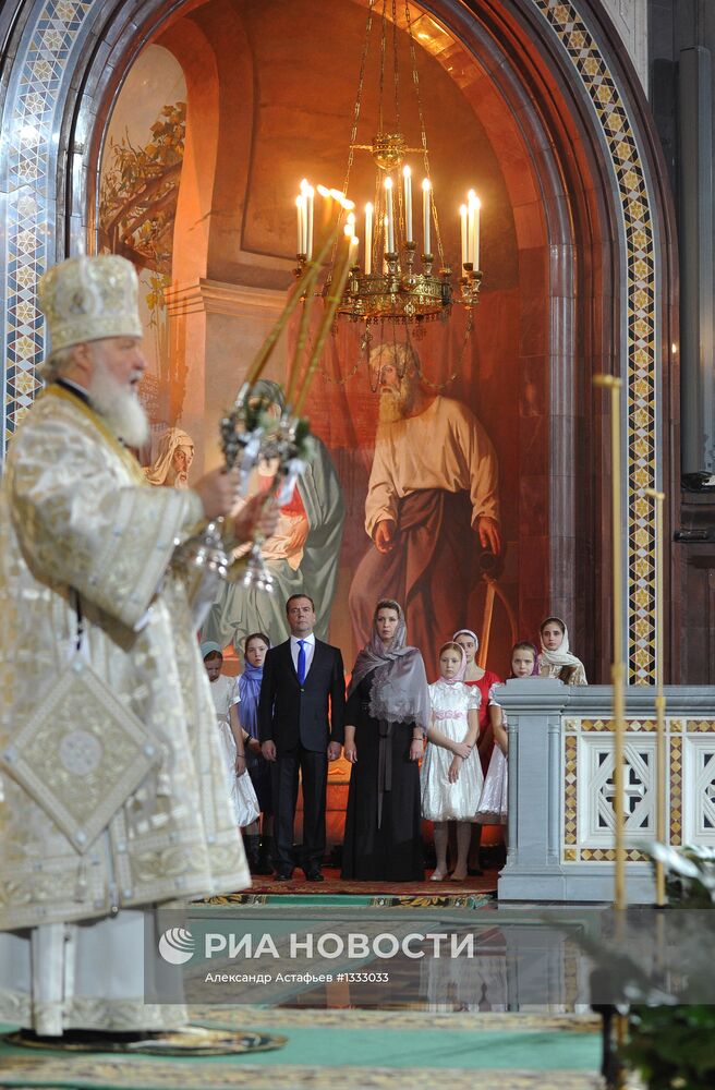 Д.Медведев на Рождественском богослужении в Москве