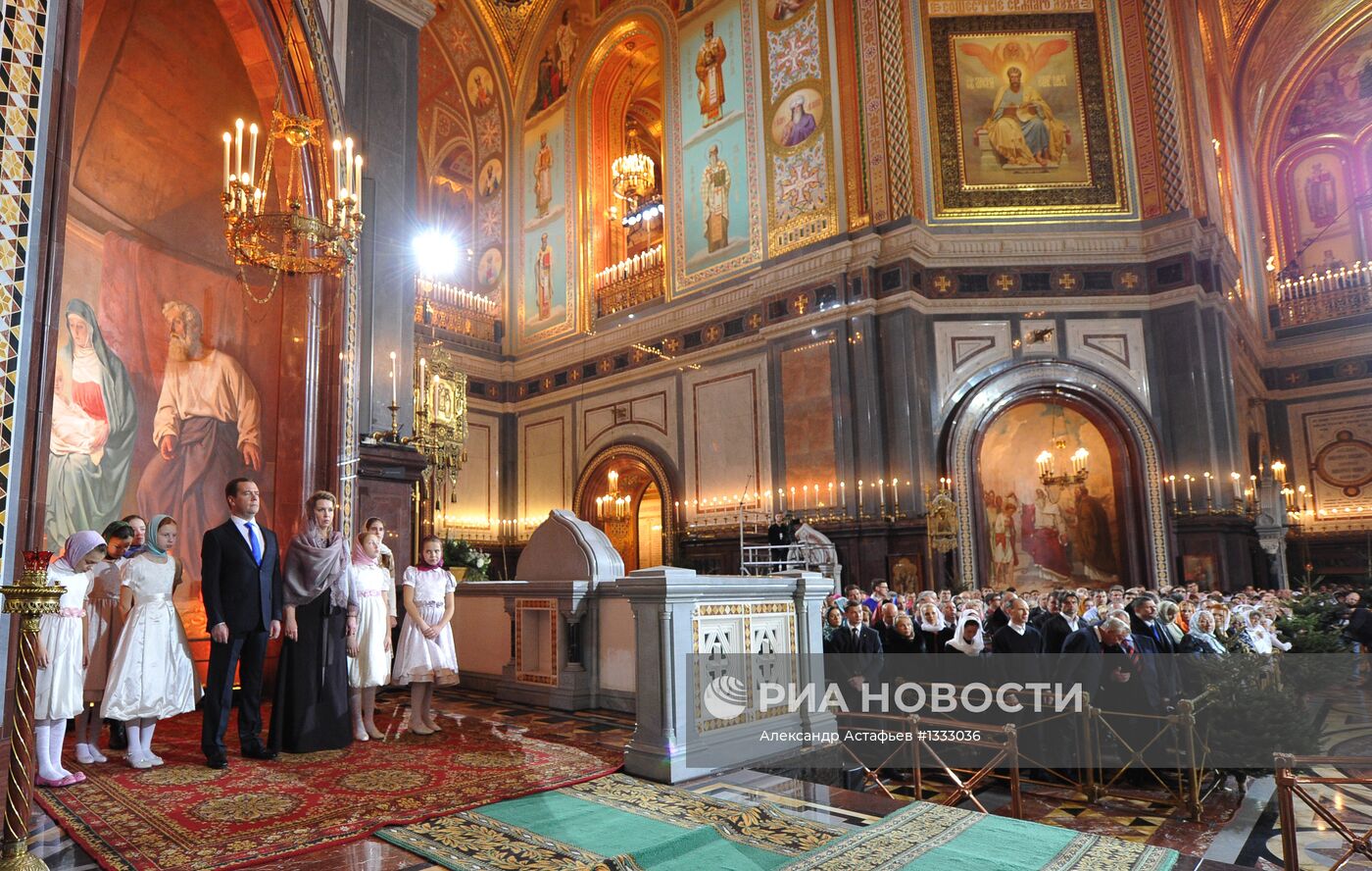 Д.Медведев на Рождественском богослужении в Москве