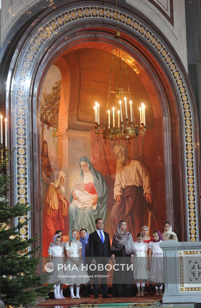 Д.Медведев на Рождественском богослужении в Москве